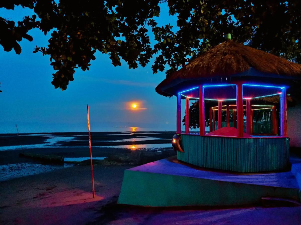 Smallfry'S Beach Resort Calatrava  Exterior foto